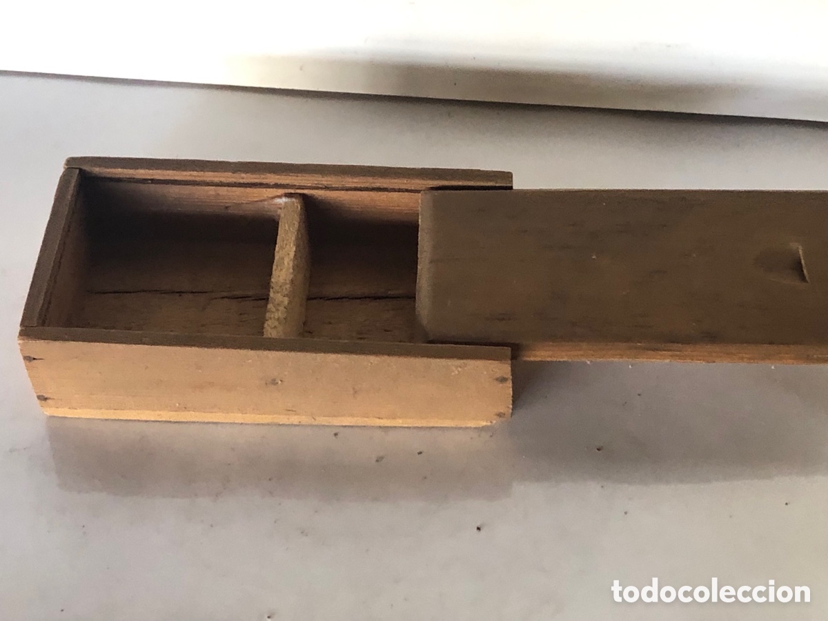 Antig&uuml;edades: Cajita de madera tipo plumier - Foto 2