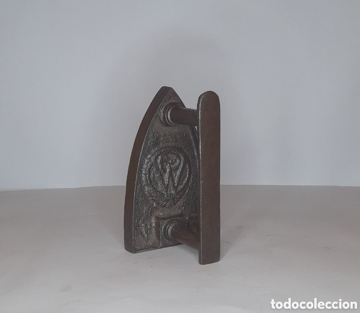 Antig&uuml;edades: Antigua plancha de hierro fundido. - Foto 2