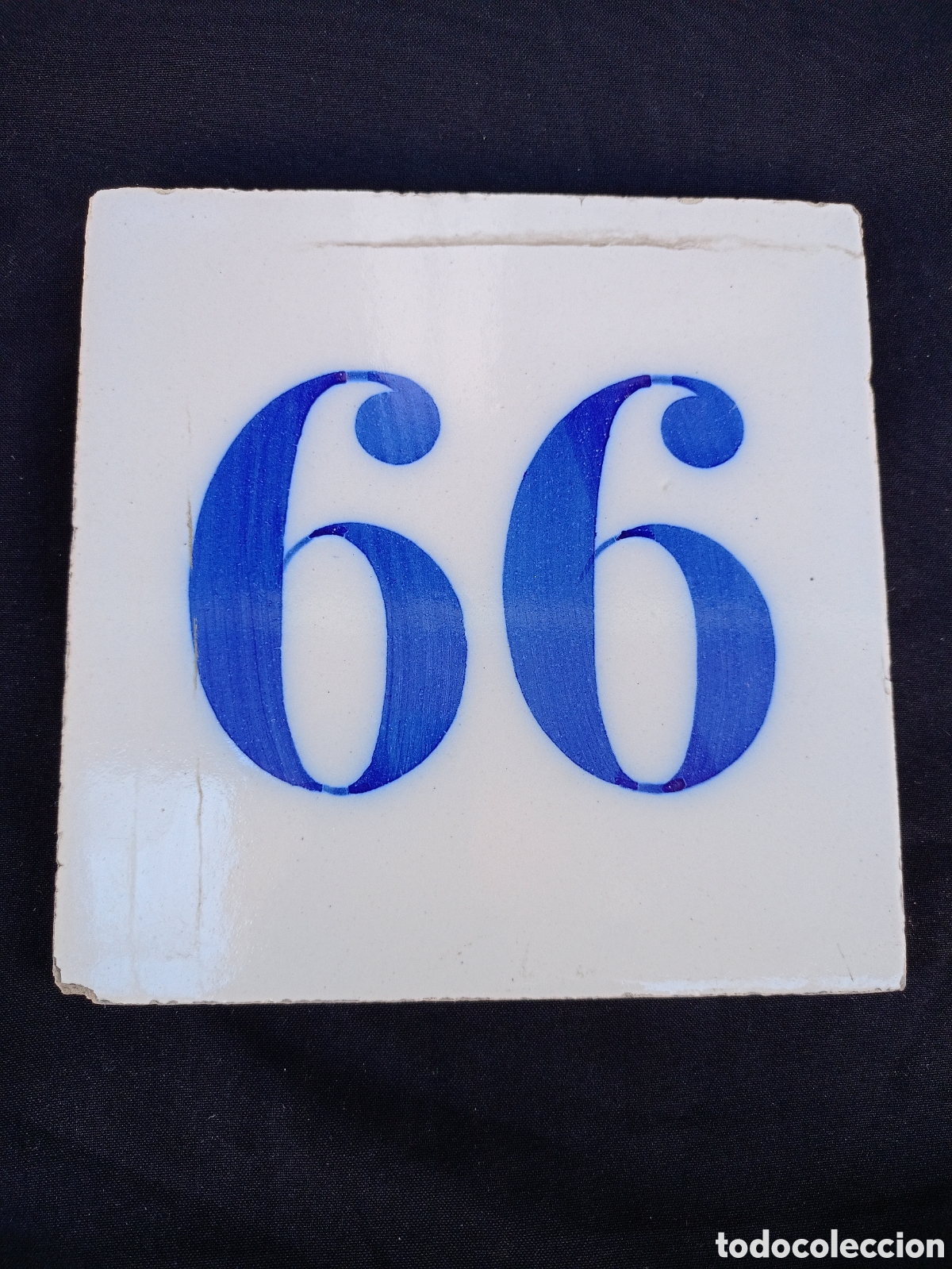 Antig&uuml;edades: AZULEJO CON N&Uacute;MERO DE CASA 66 - 99 - Foto 1