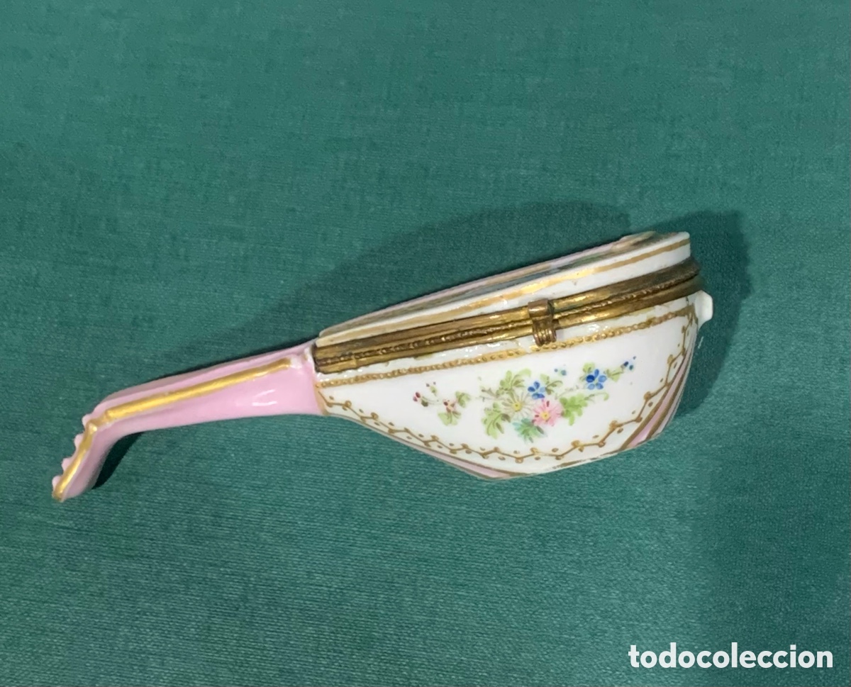 Antig&uuml;edades: Caja de Meissen en forma de la&uacute;d. - Foto 3