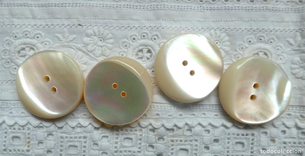 Antig&uuml;edades: CUATRO BOTONES DE N&Aacute;CAR PPIO.S.XX - Foto 1