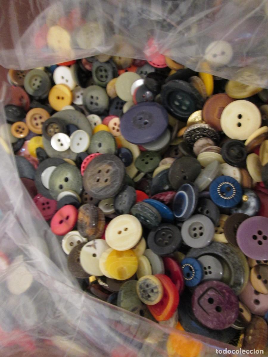Antig&uuml;edades: 1 KILO DE ANTIGUOS BOTONES MUCHOS MODELOS - Foto 4