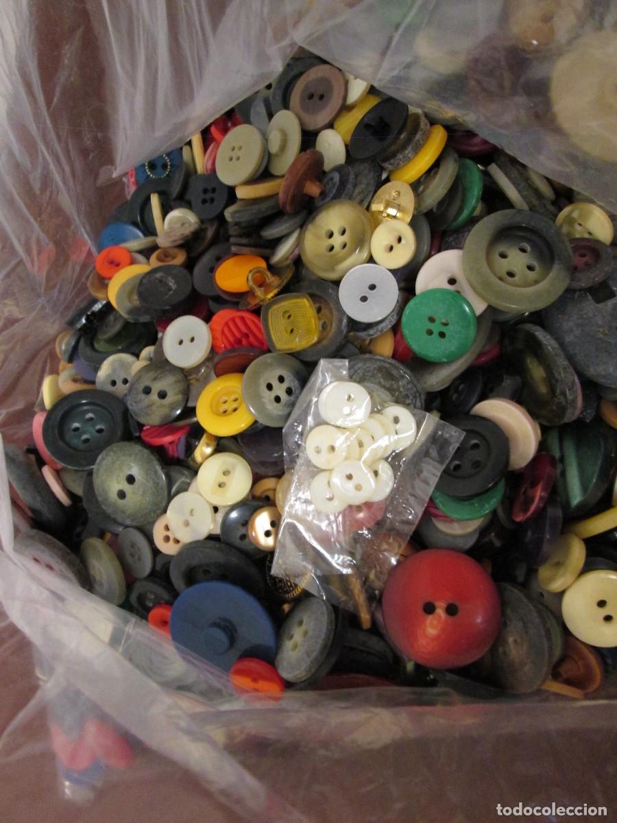 Antig&uuml;edades: 1 KILO DE ANTIGUOS BOTONES MUCHOS MODELOS - Foto 5