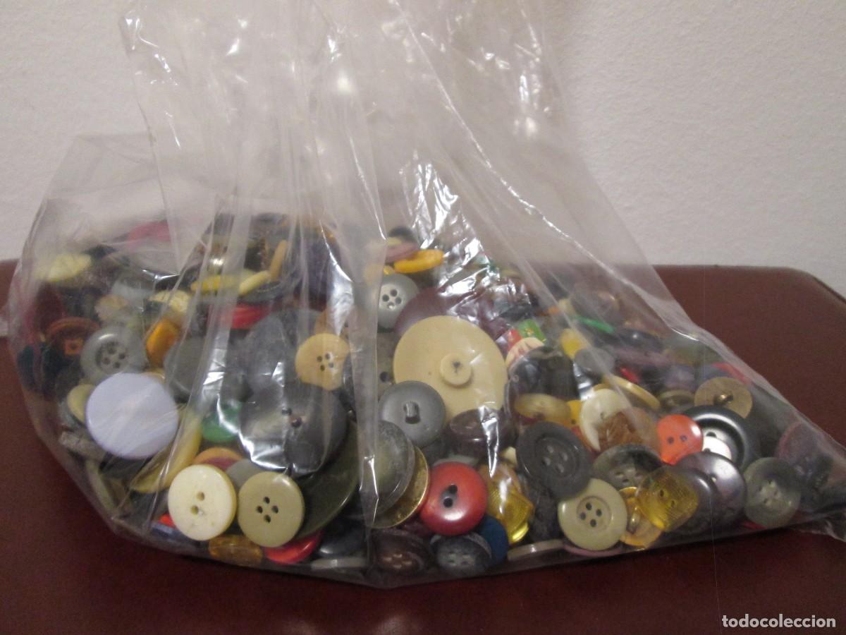 Antig&uuml;edades: 1 KILO DE ANTIGUOS BOTONES MUCHOS MODELOS - Foto 6