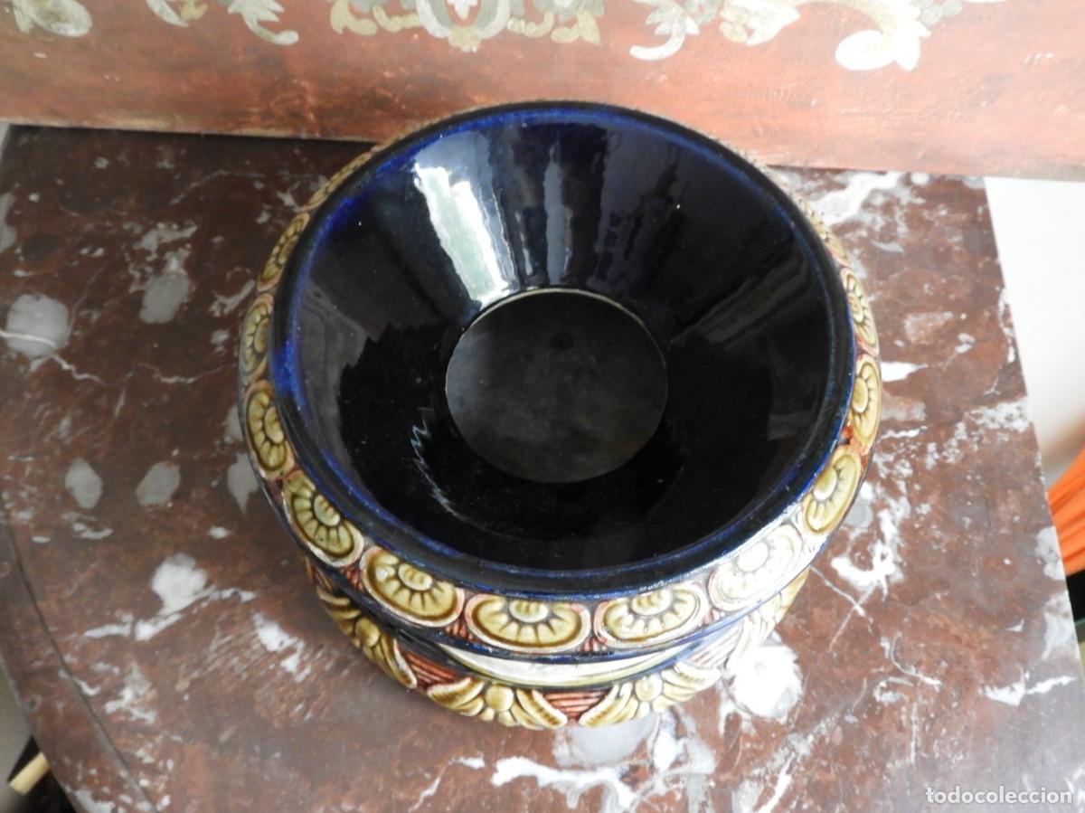 Antig&uuml;edades: ESCUPIDERA DE PORCELANA DE MANISES - Foto 3