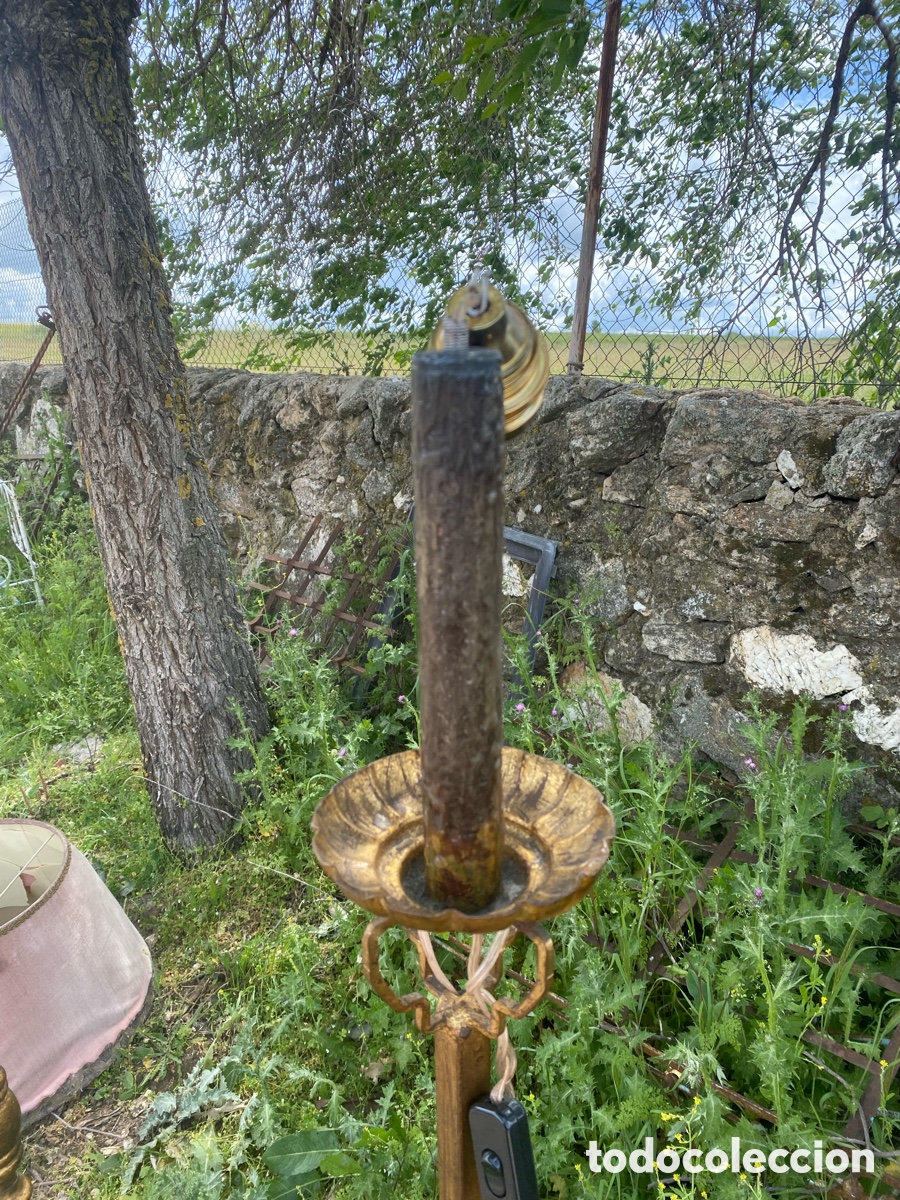 Antig&uuml;edades: L&aacute;mpara de pie en hierro dorado - Foto 2