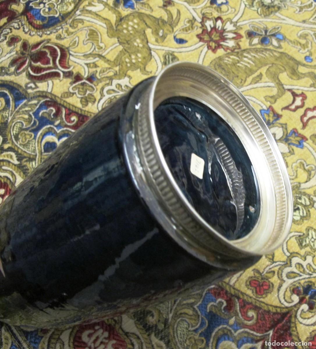 Antig&uuml;edades: BOTELLA DE CER&Aacute;MICA VERDE CON LA BASE DE PLATA - Foto 4