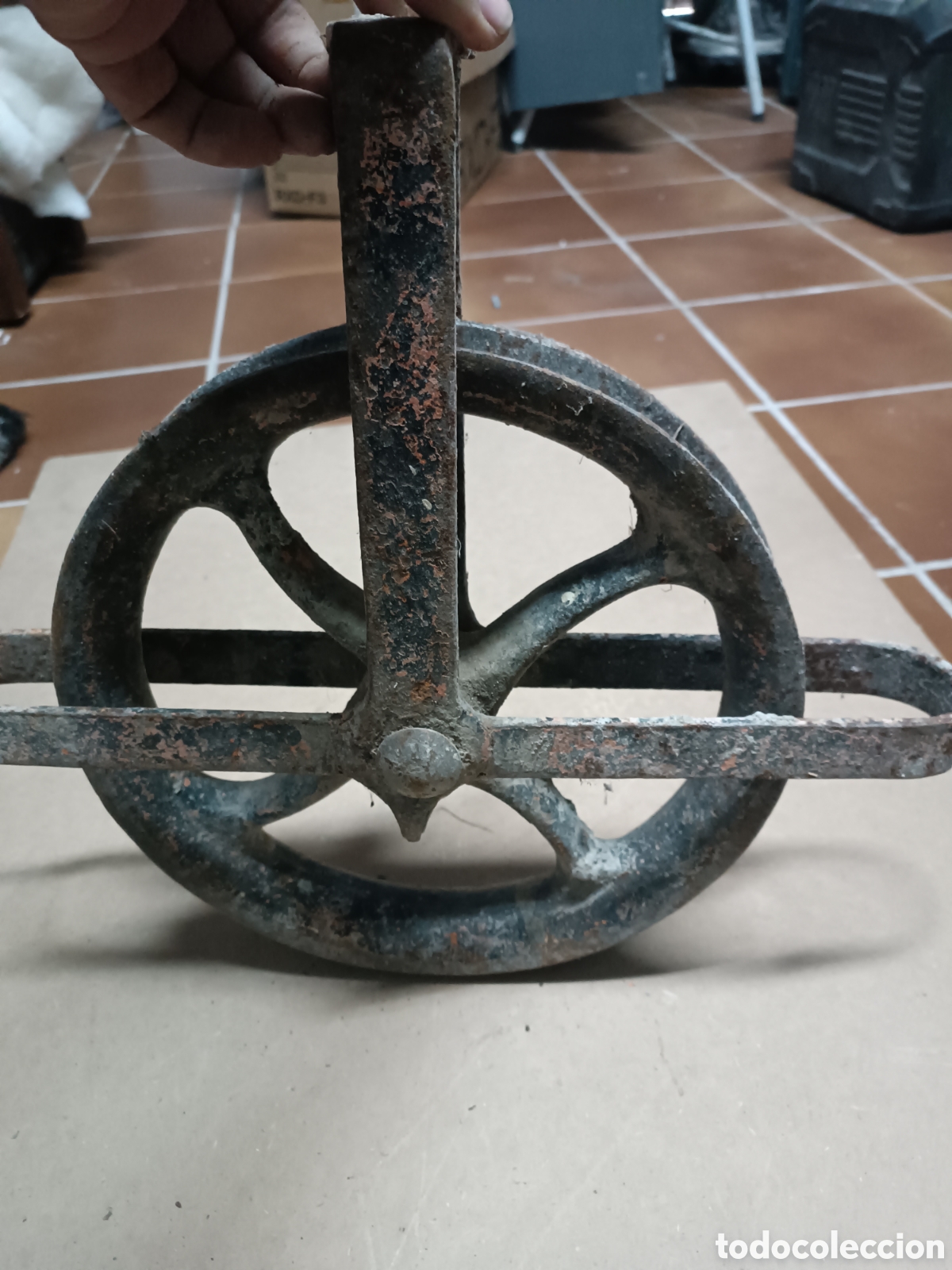 Antig&uuml;edades: ANTIGUA POLEA DE HIERRO FORJADO - Foto 2