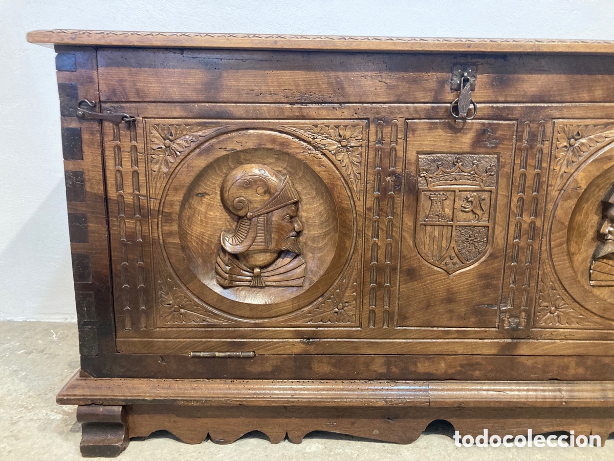 Antig&uuml;edades: Arca nogal restaurada abatible - Foto 5