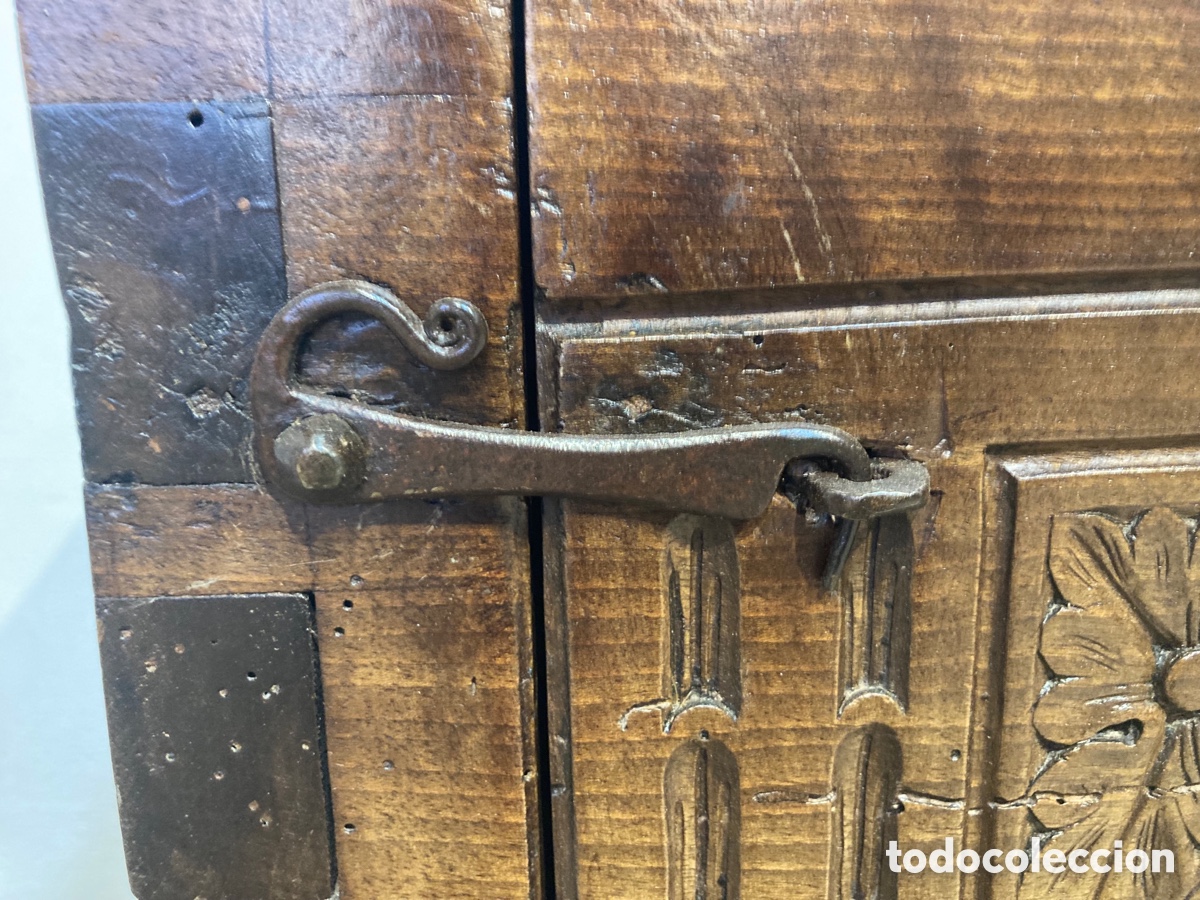 Antig&uuml;edades: Arca nogal restaurada abatible - Foto 13