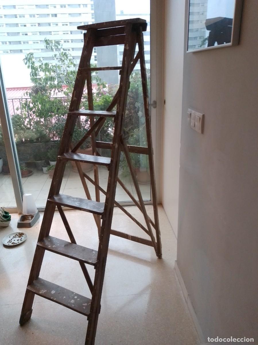 Antig&uuml;edades: Escalera antigua de madera - Foto 1