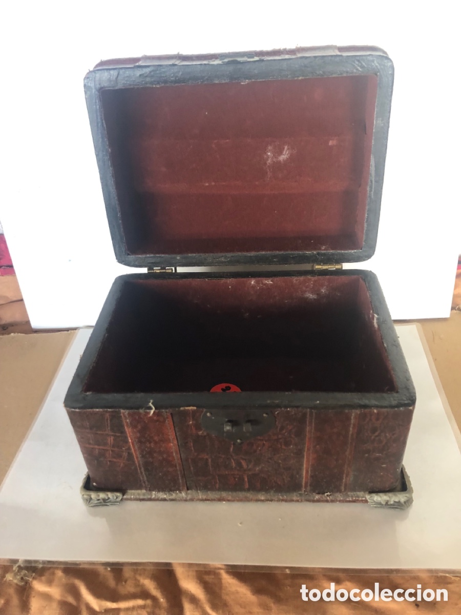 Antig&uuml;edades: Caja de madera forrada simil cuero - Foto 2
