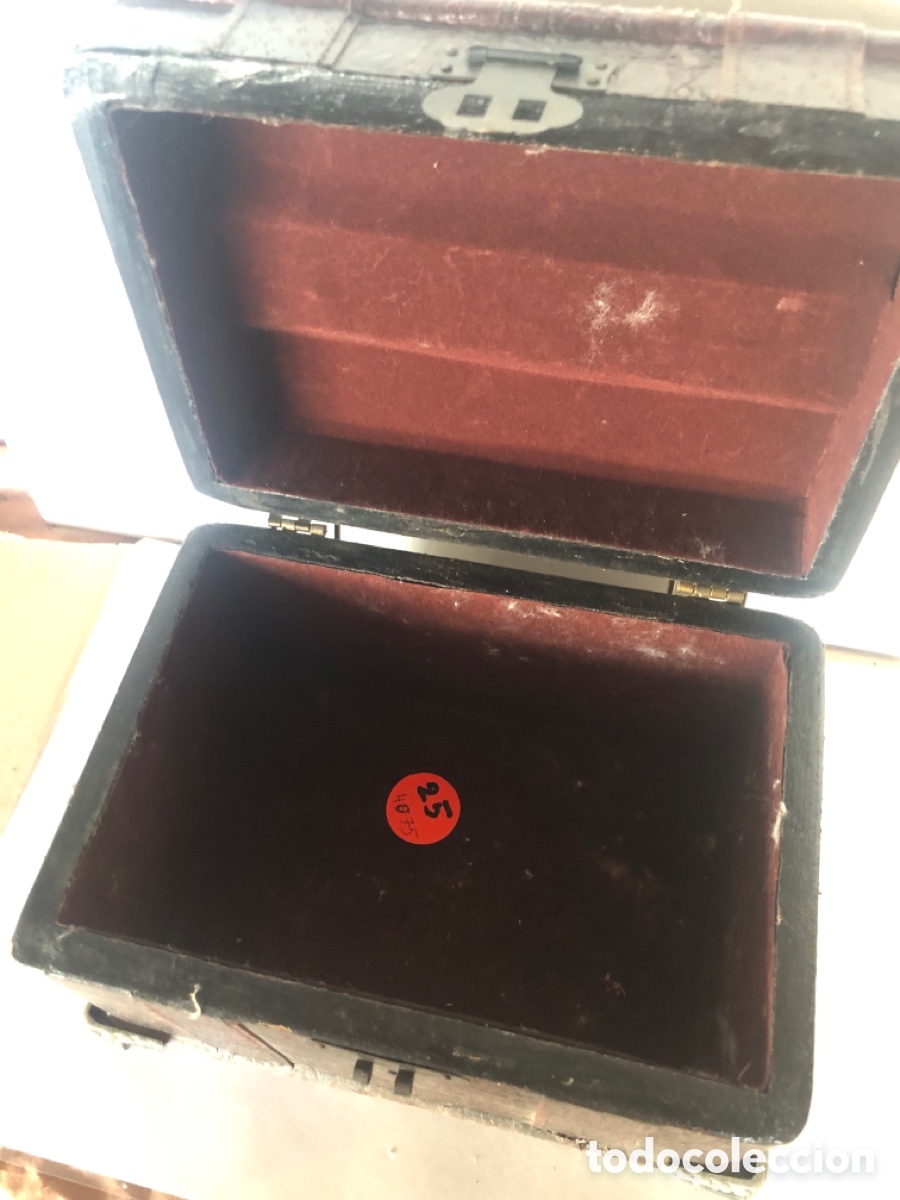 Antig&uuml;edades: Caja de madera forrada simil cuero - Foto 3