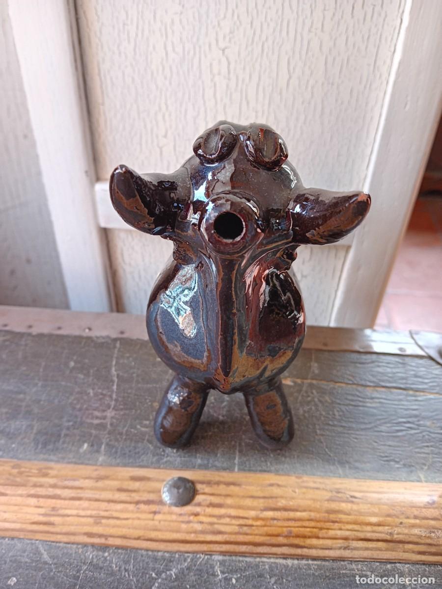 Antig&uuml;edades: Botijo toro de cer&aacute;mica Priego Cuenca - Foto 2