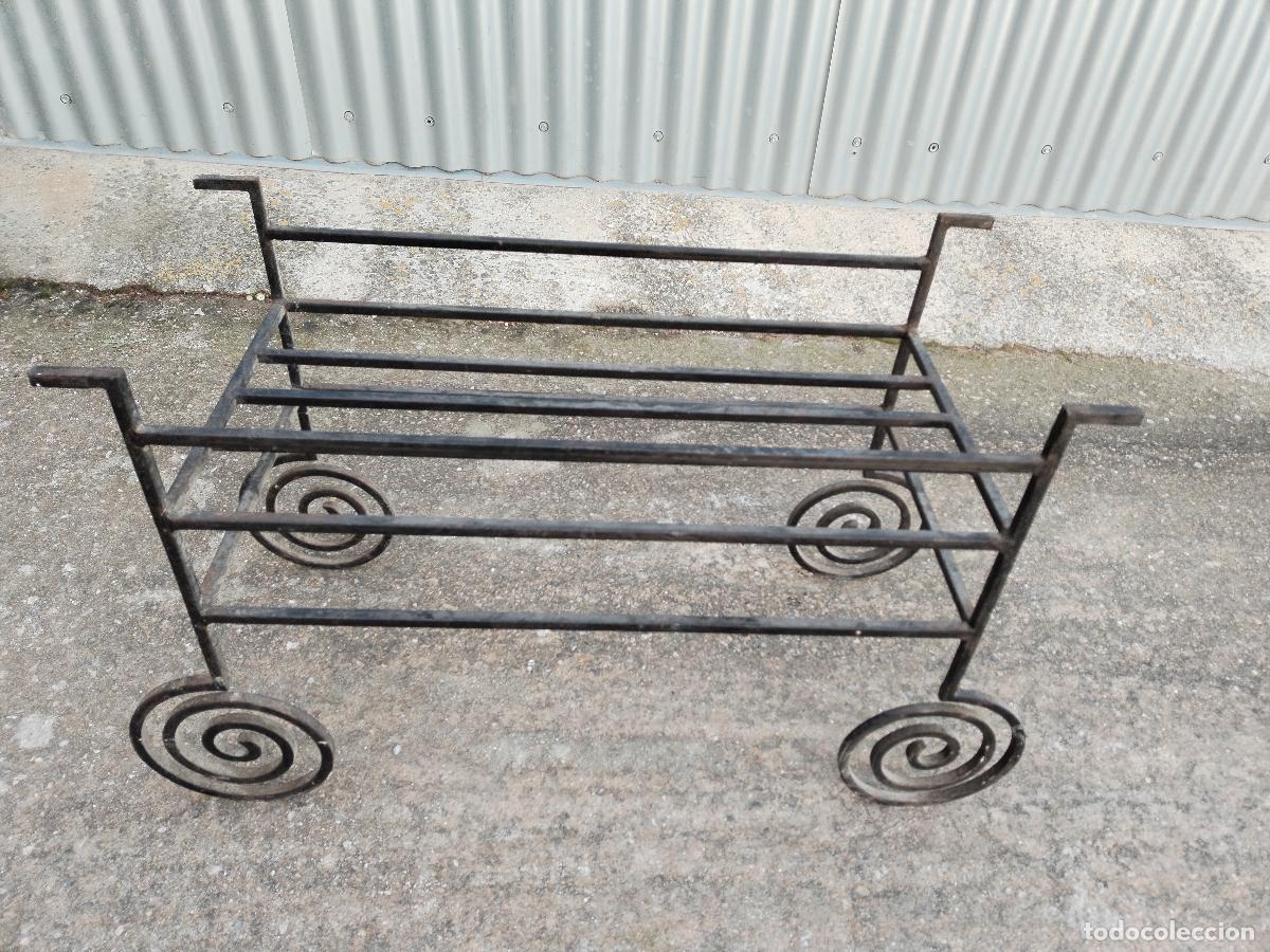 Antig&uuml;edades: jardinera en hierro de forja - Foto 4