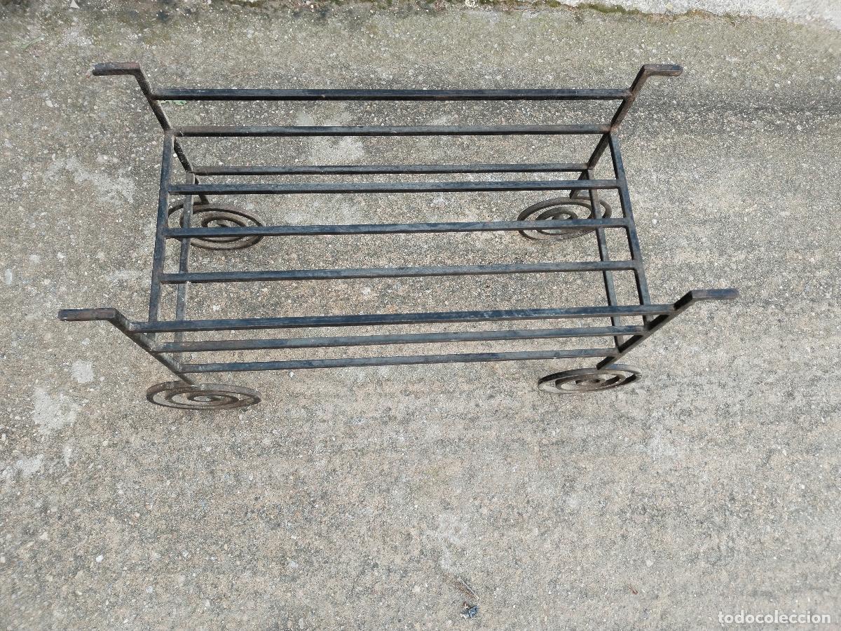 Antig&uuml;edades: jardinera en hierro de forja - Foto 5