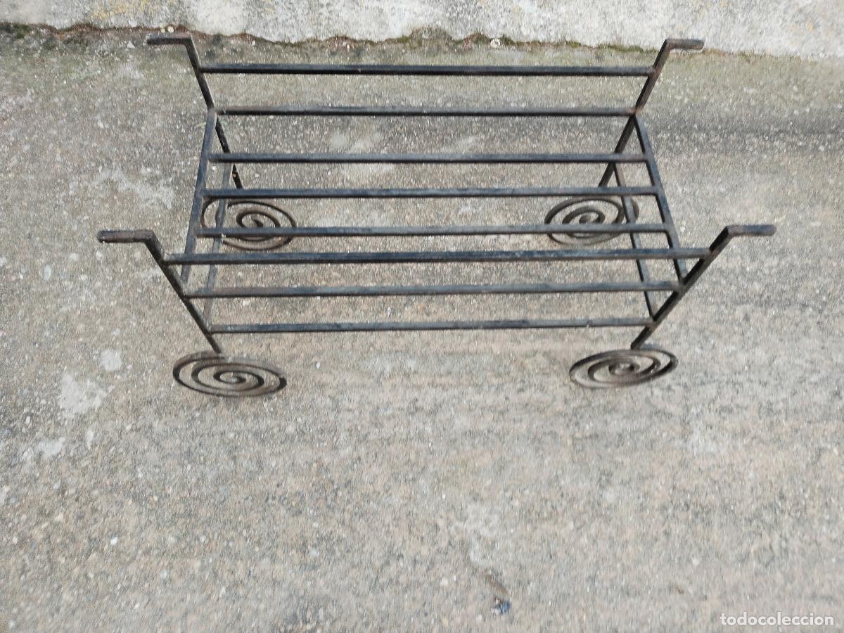 Antig&uuml;edades: jardinera en hierro de forja - Foto 6