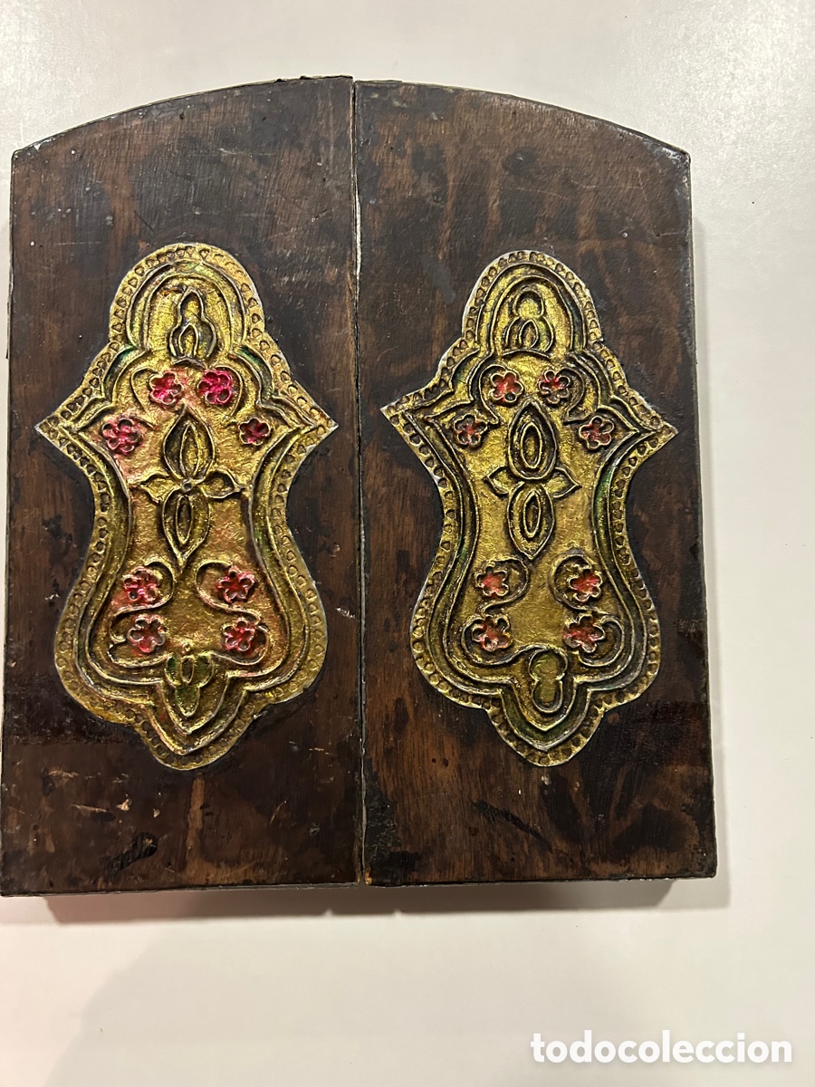 Antig&uuml;edades: Tr&iacute;ptico de esta&ntilde;o y madera repujado con esmalte, ver nota - Foto 7
