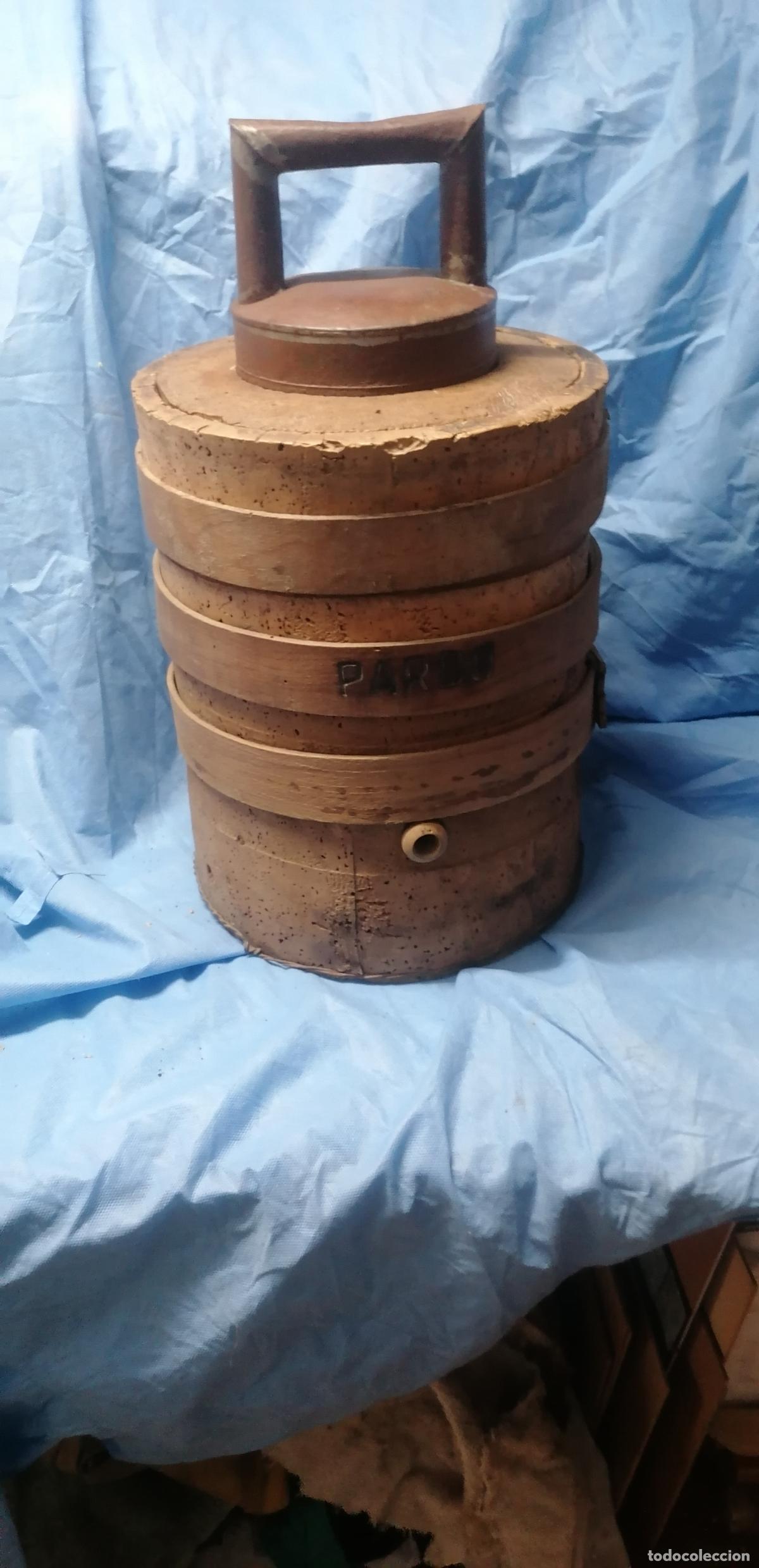 Antiguidades: ANTIGUA HELADERA DE CORCHO Y CHAPA PORTATIL A&Ntilde;OS 50-60