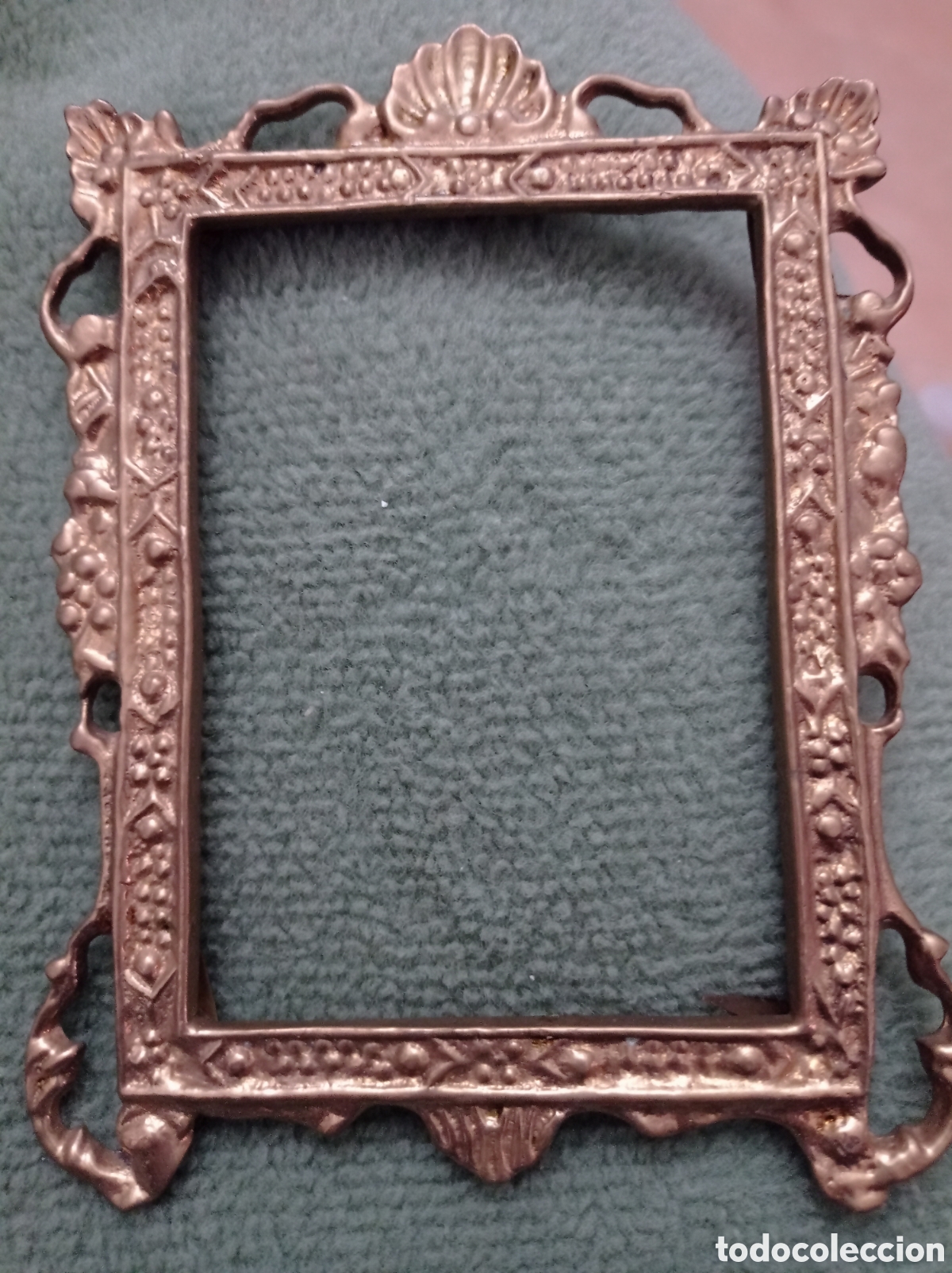 Antig&uuml;edades: MARCO BRONCE MACIZO LABRADO,PESADO - Foto 1
