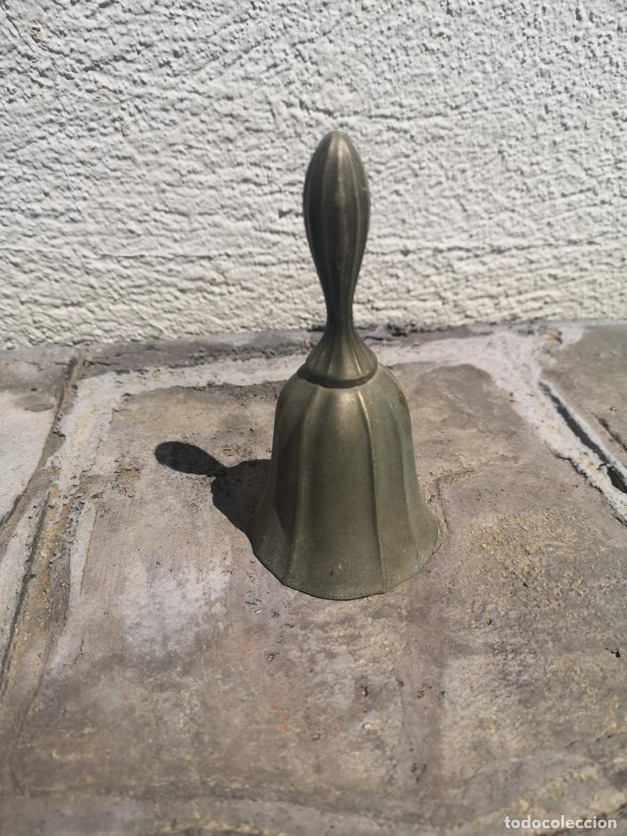 Antig&uuml;edades: Campana met&aacute;lica - Foto 1