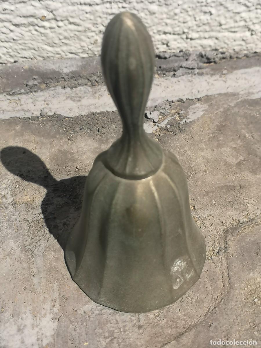 Antig&uuml;edades: Campana met&aacute;lica - Foto 4