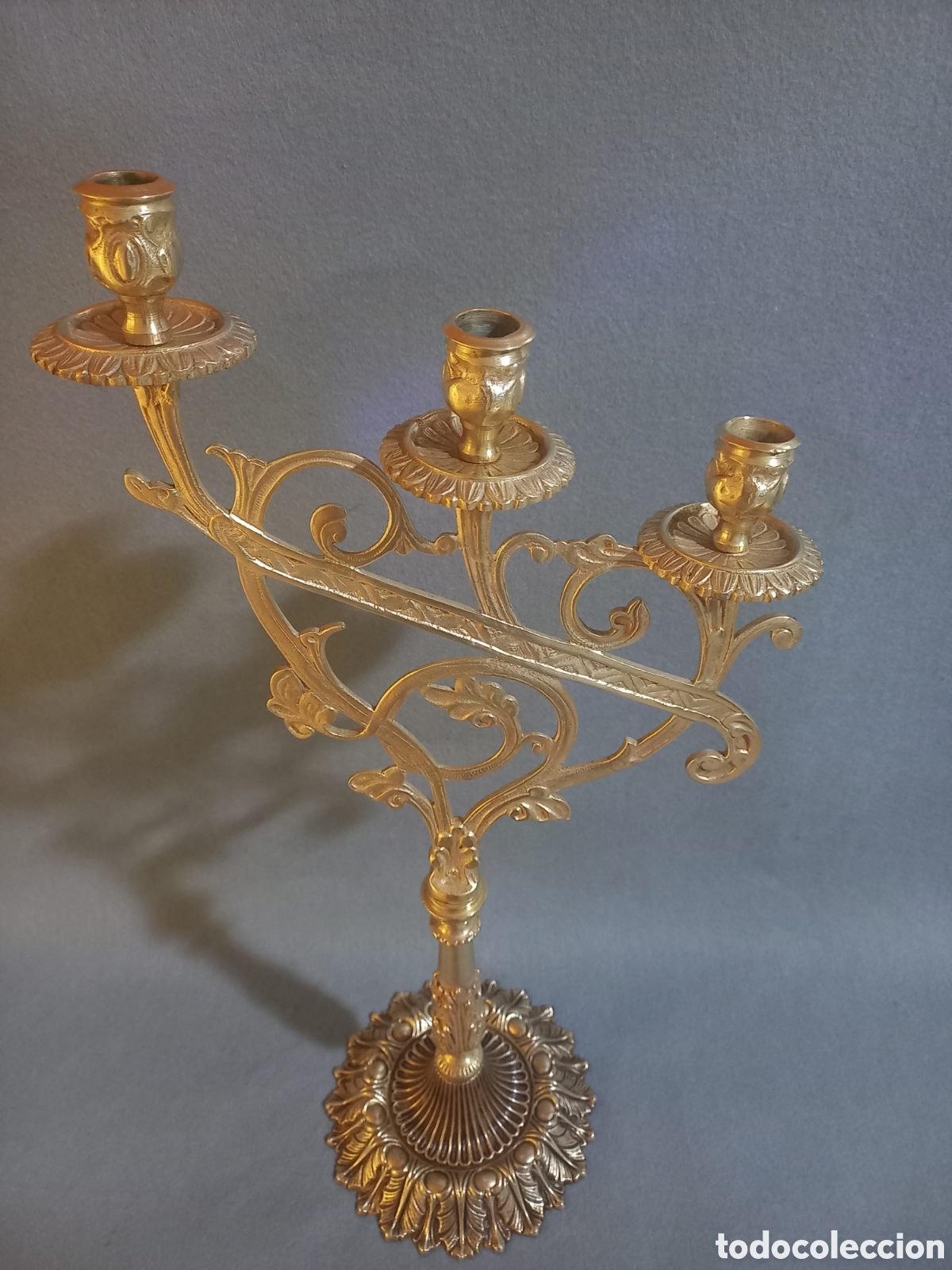 Antig&uuml;edades: Candelabro de bronce - Foto 2