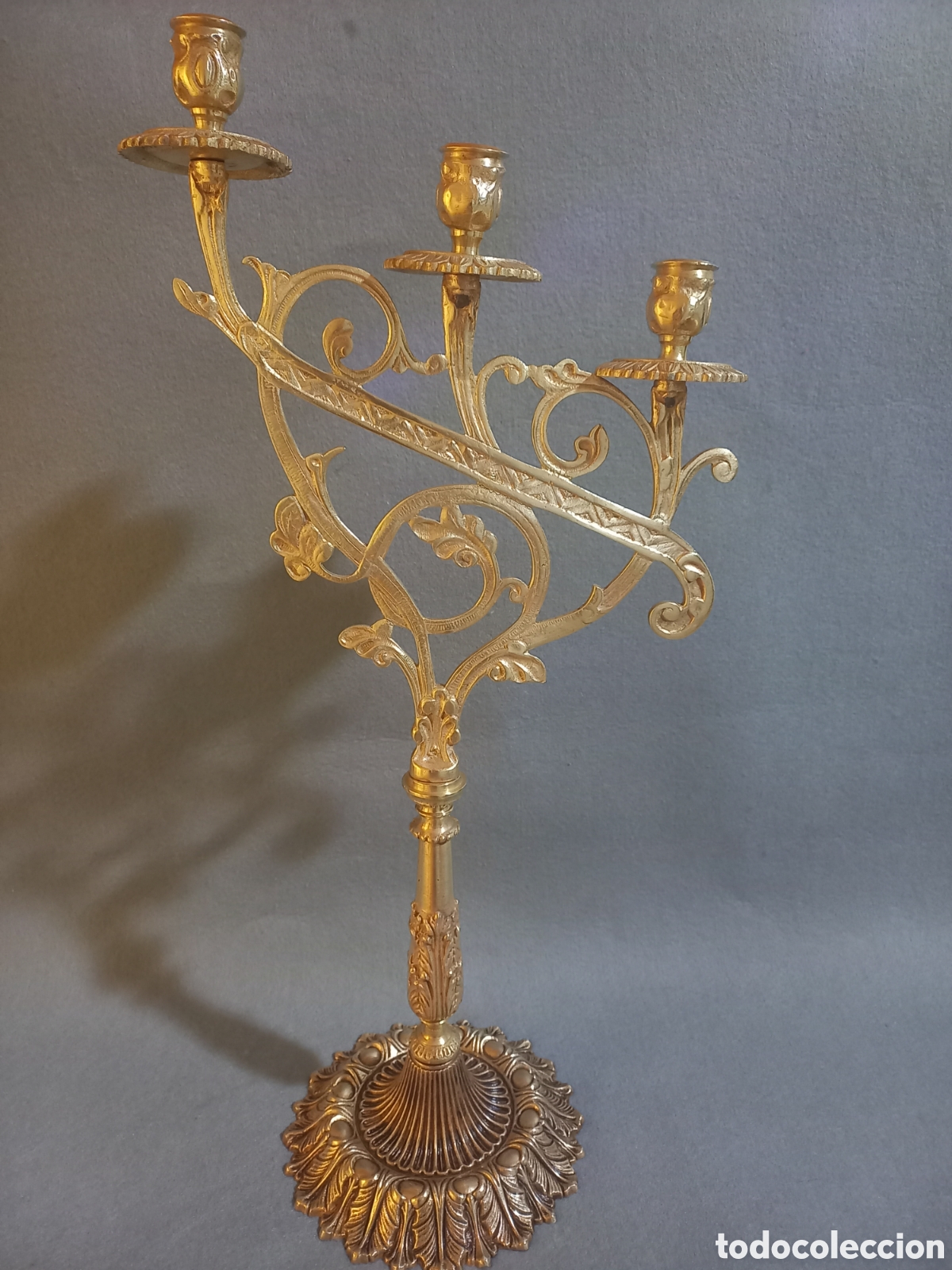 Antig&uuml;edades: Candelabro de bronce - Foto 1