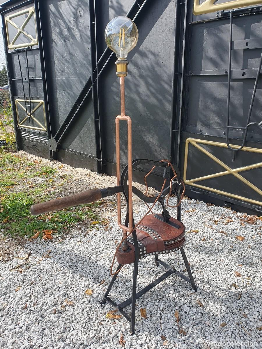 Antig&uuml;edades: Lampara de pie, fuelle. - Foto 1