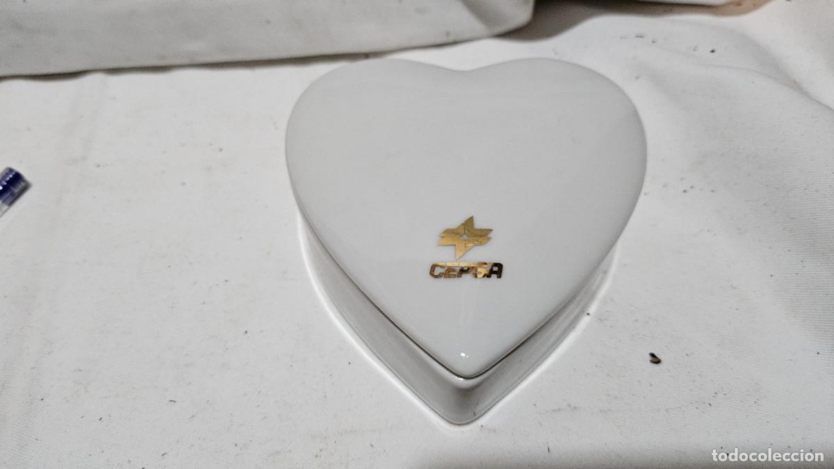 Antig&uuml;edades: caja en forma de corazon - Foto 1
