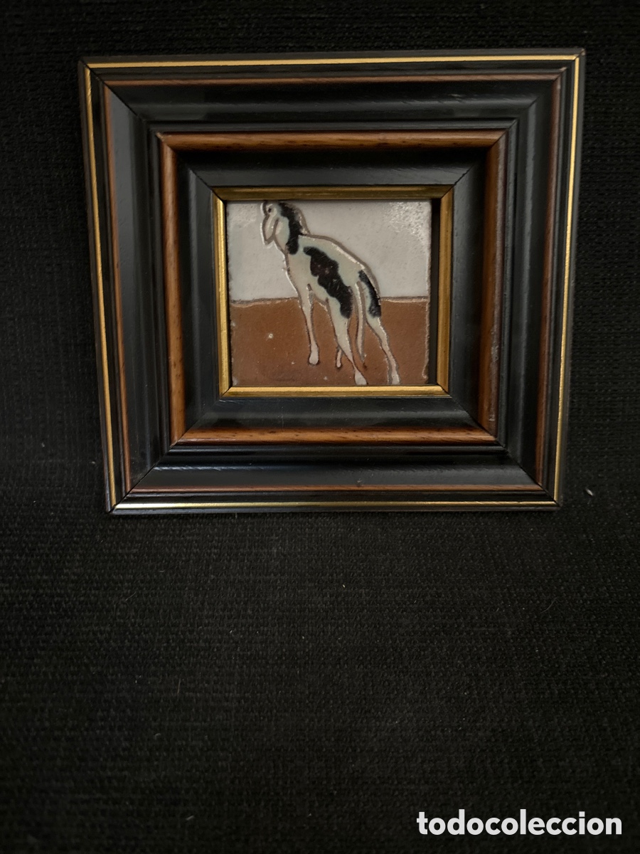 Antig&uuml;edades: Azulejo de perro enmarcado - Foto 1