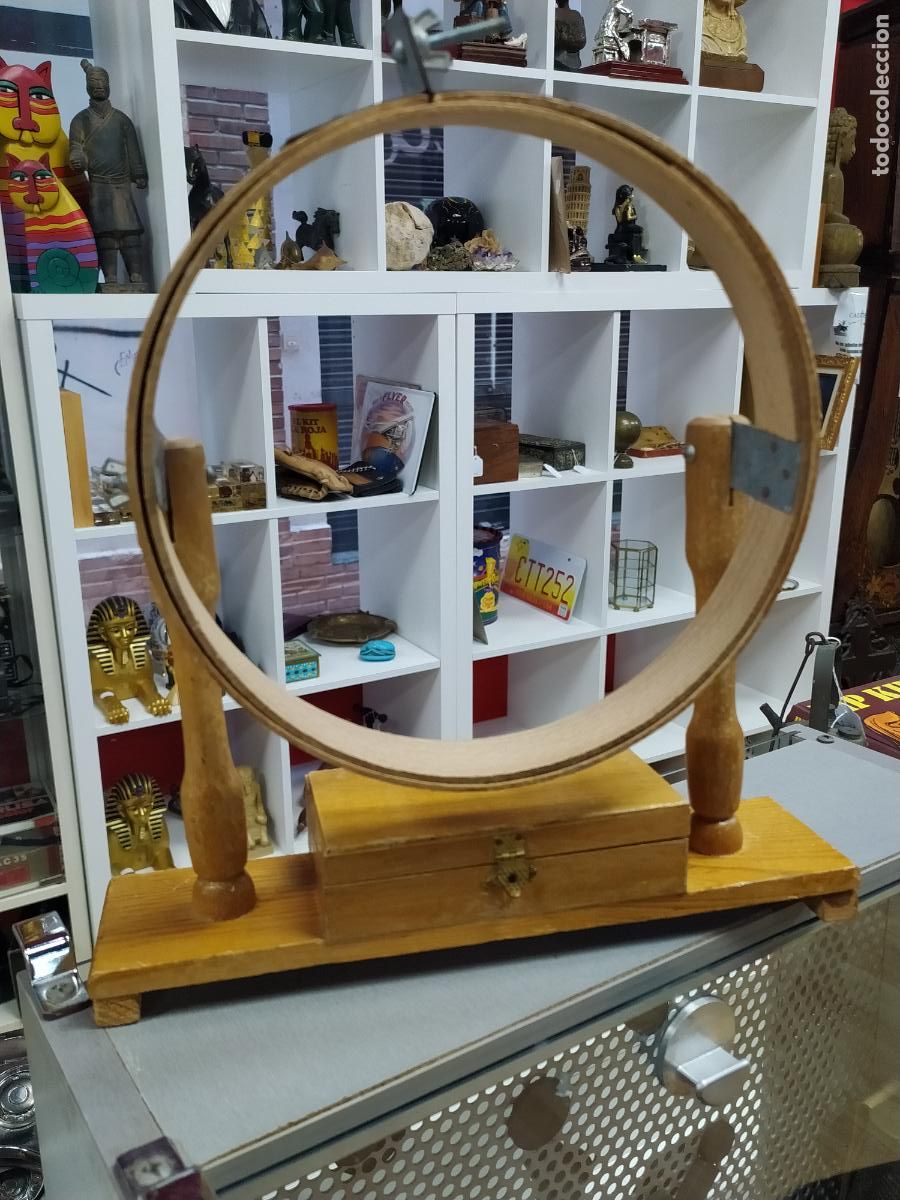 Antig&uuml;edades: bastidor con costurero - Foto 1