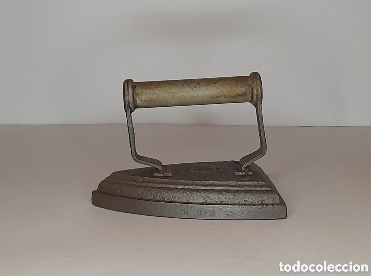 Antig&uuml;edades: Antigua plancha de hierro fundido. - Foto 3