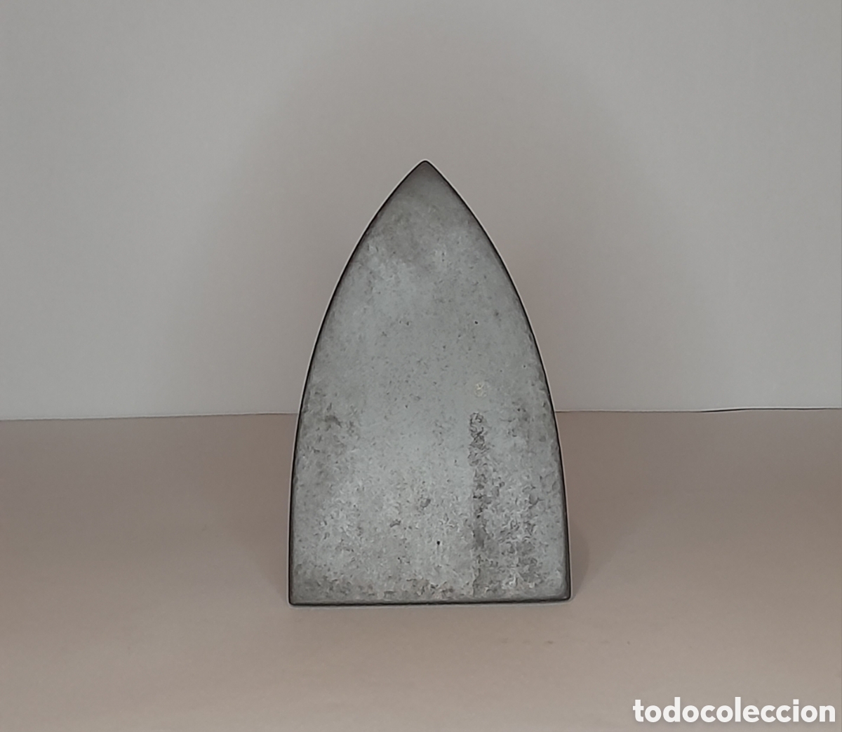 Antig&uuml;edades: Antigua plancha de hierro fundido. - Foto 4