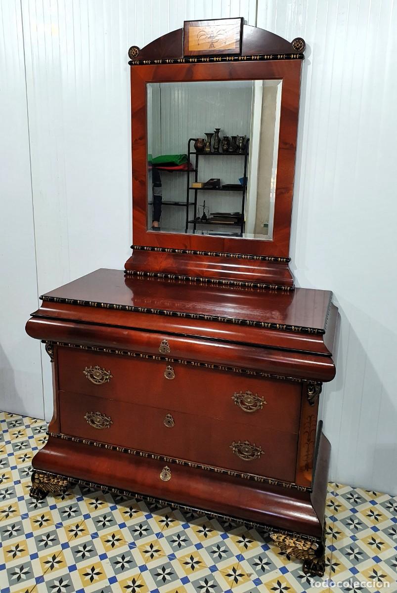 Antig&uuml;edades: Comoda y espejo en madera de caoba maciza - Foto 1