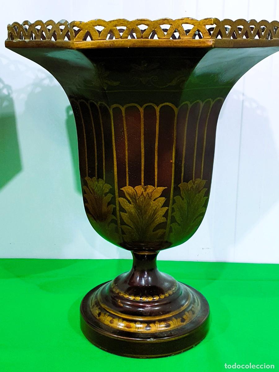 Antig&uuml;edades: Antigua pareja de jarrones esmaltados - Foto 1