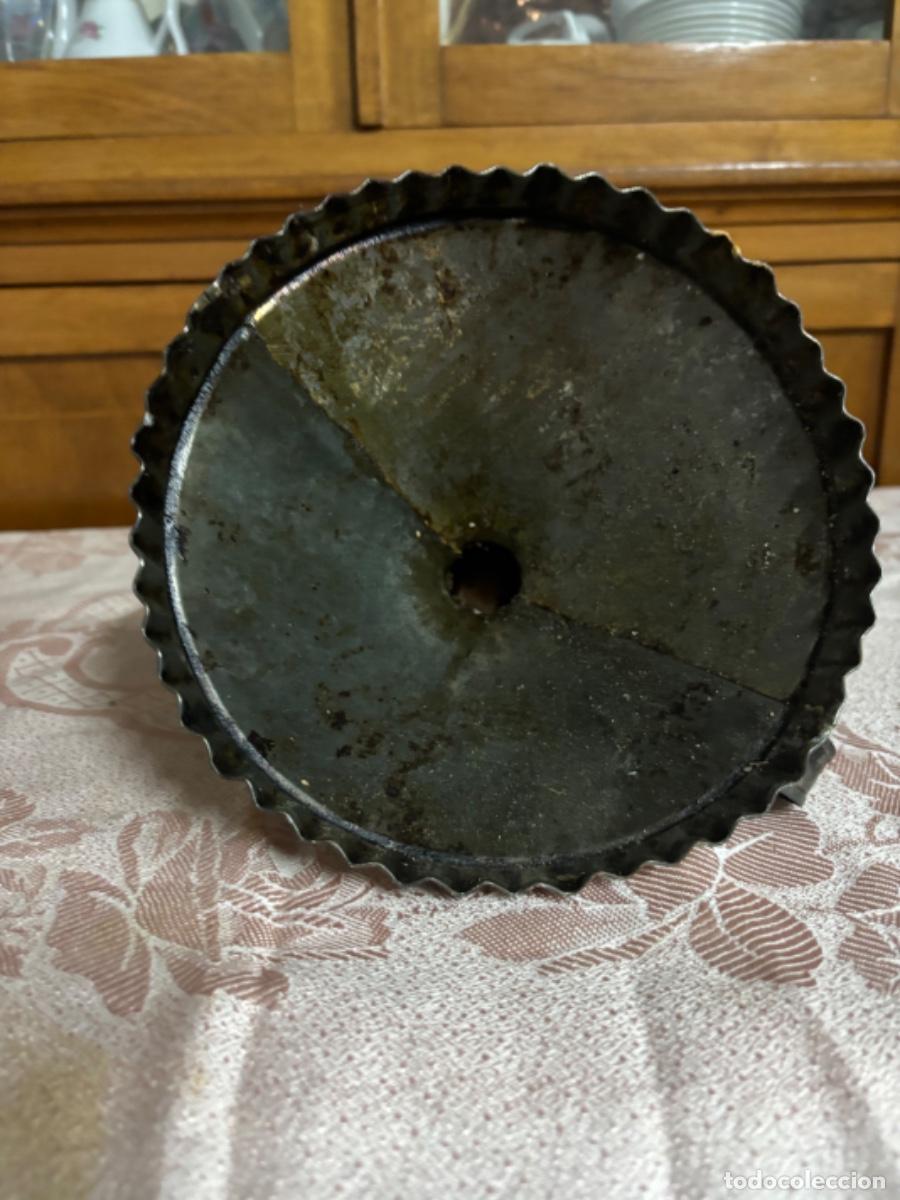 Antig&uuml;edades: Antiguo embudo de hojalata - Foto 3