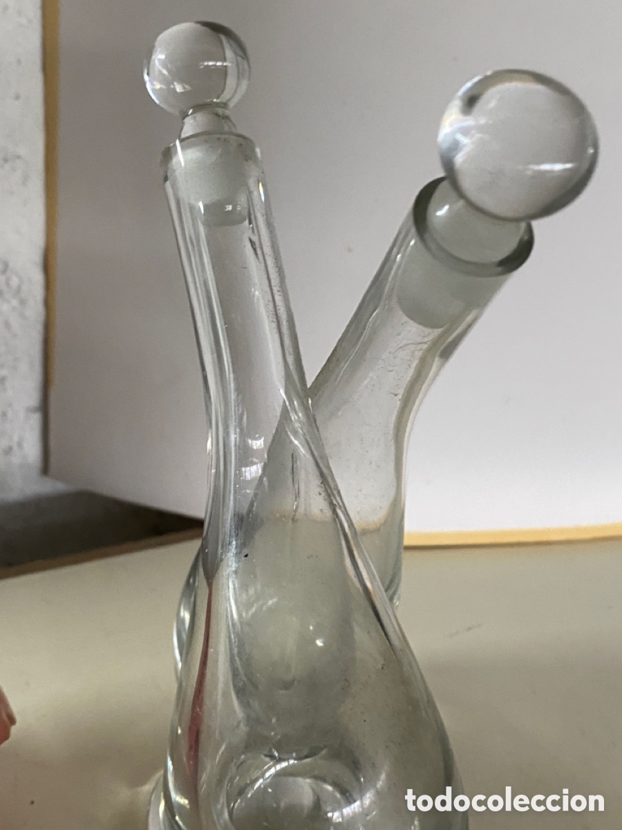 Antig&uuml;edades: Antigua aceitera y vinagrera de cristal - Foto 2