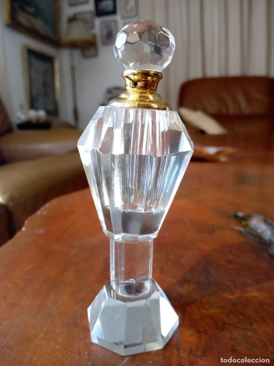Antig&uuml;edades: BOTELLA PARA PERFUME DE CRISTAL 11 CM - Foto 1