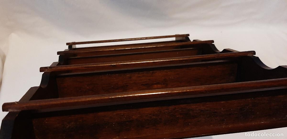 Antig&uuml;edades: Estanter&iacute;a de madera...coleccionismo - Foto 8
