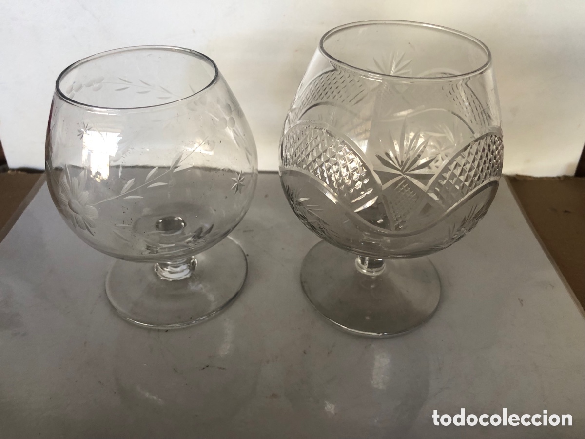 Antig&uuml;edades: 2 copas de co&ntilde;ac de cristal tallado - Foto 1