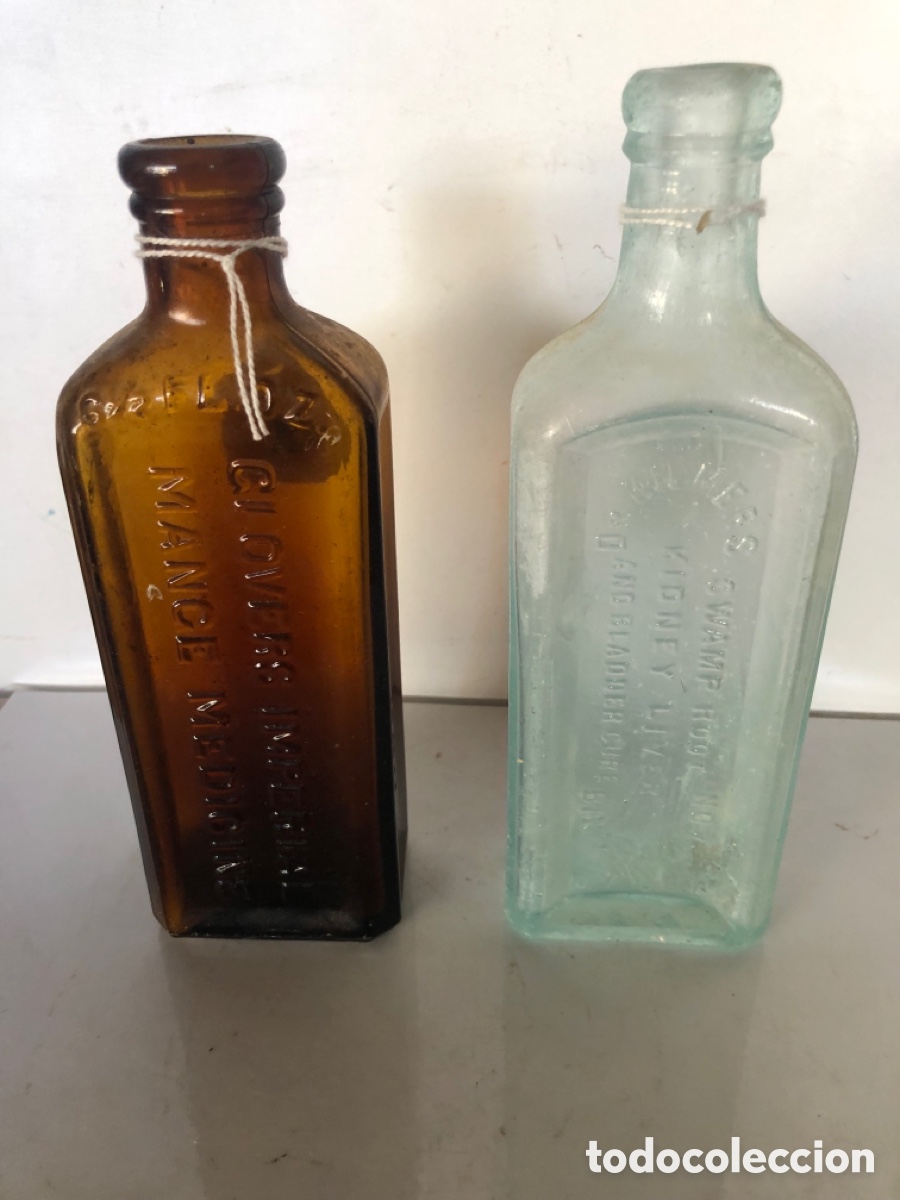 Antig&uuml;edades: 2 botellas antiguas de medicinas - Foto 1