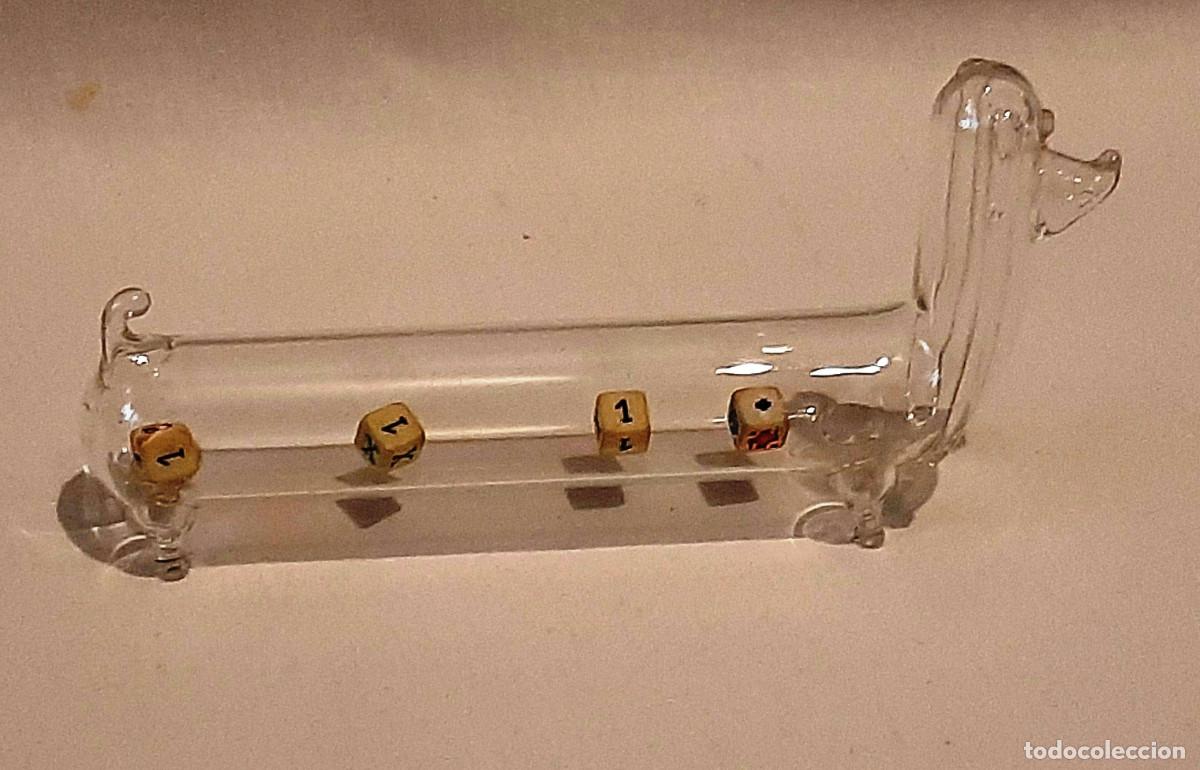 Antig&uuml;edades: Juego de dados en perro de cristal - Foto 1