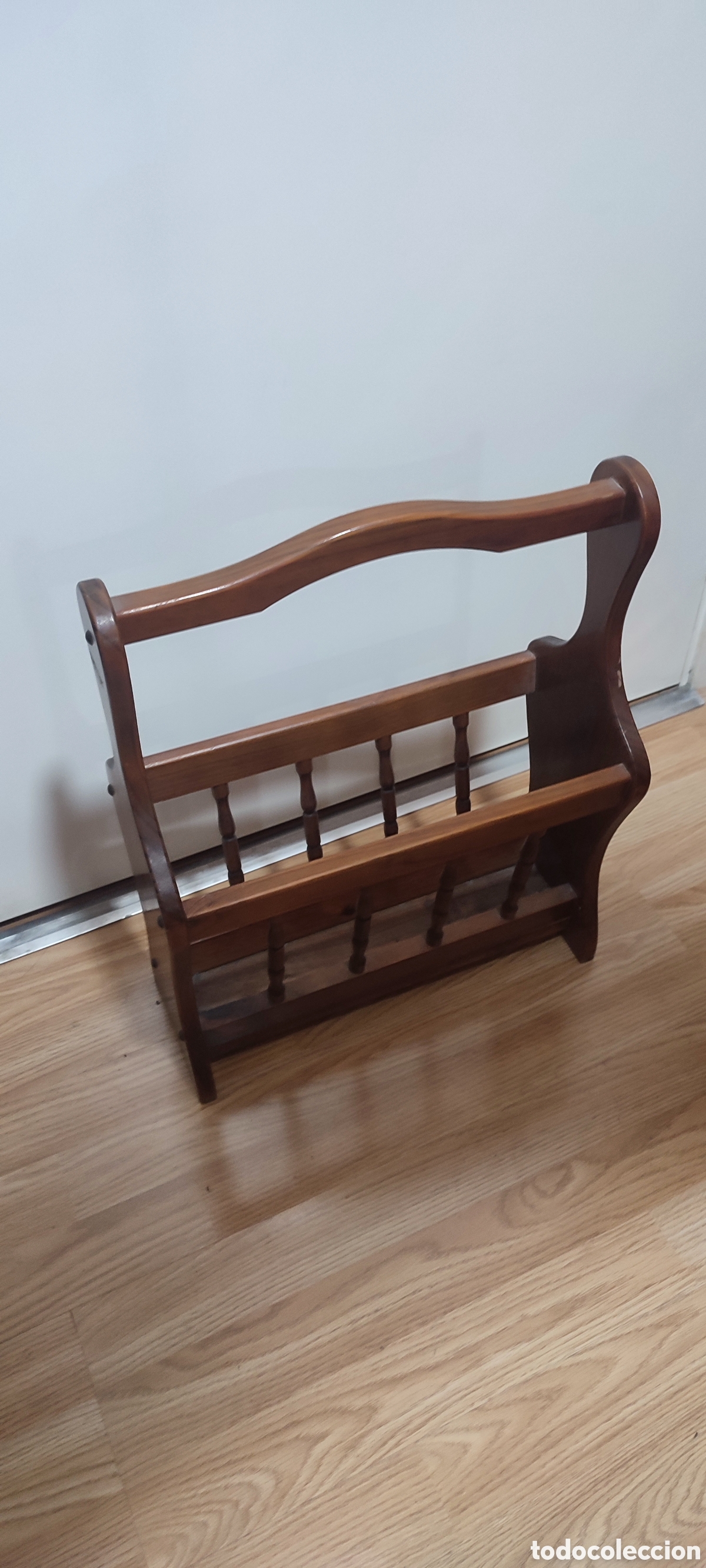 Antig&uuml;edades: BONITO REVISTERO DE MADERA - Foto 2