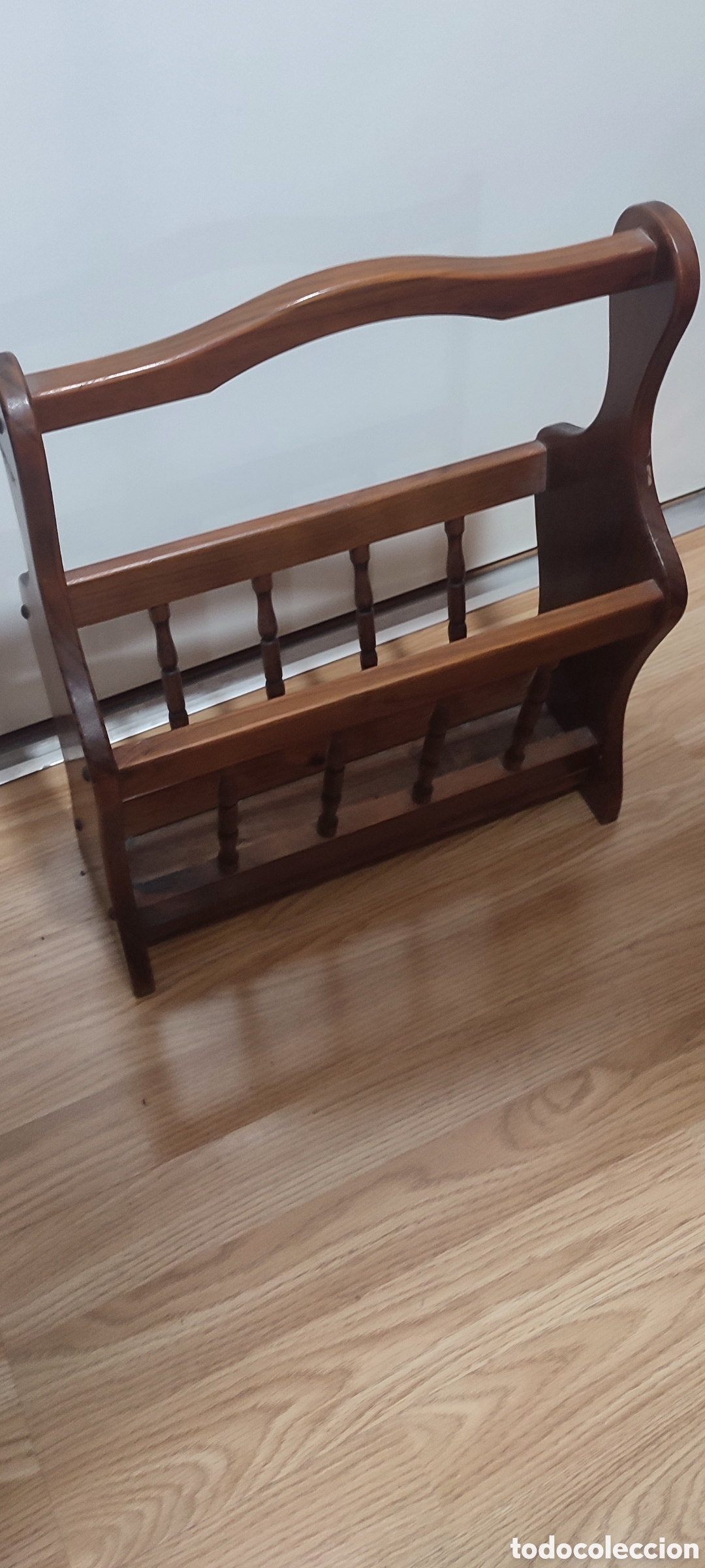 Antig&uuml;edades: BONITO REVISTERO DE MADERA - Foto 1