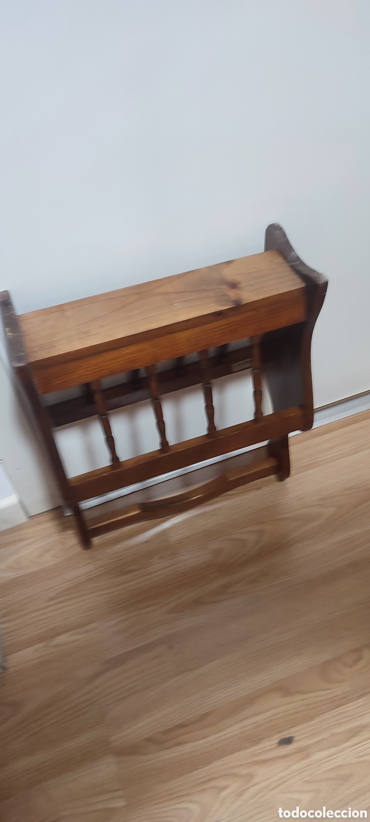 Antig&uuml;edades: BONITO REVISTERO DE MADERA - Foto 3