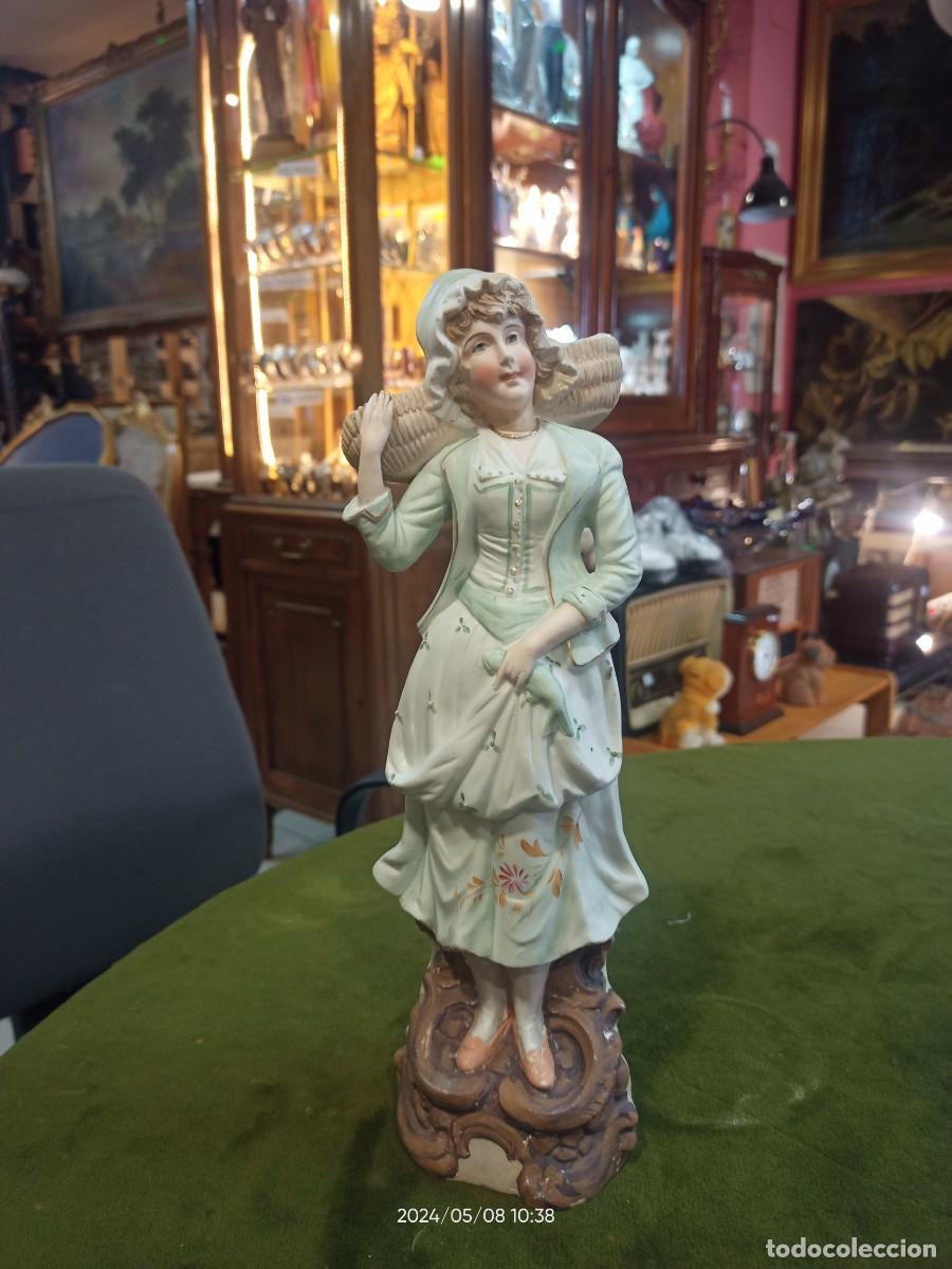 Antig&uuml;edades: Figura en porcelana biscuit. REF-3769 - Foto 1