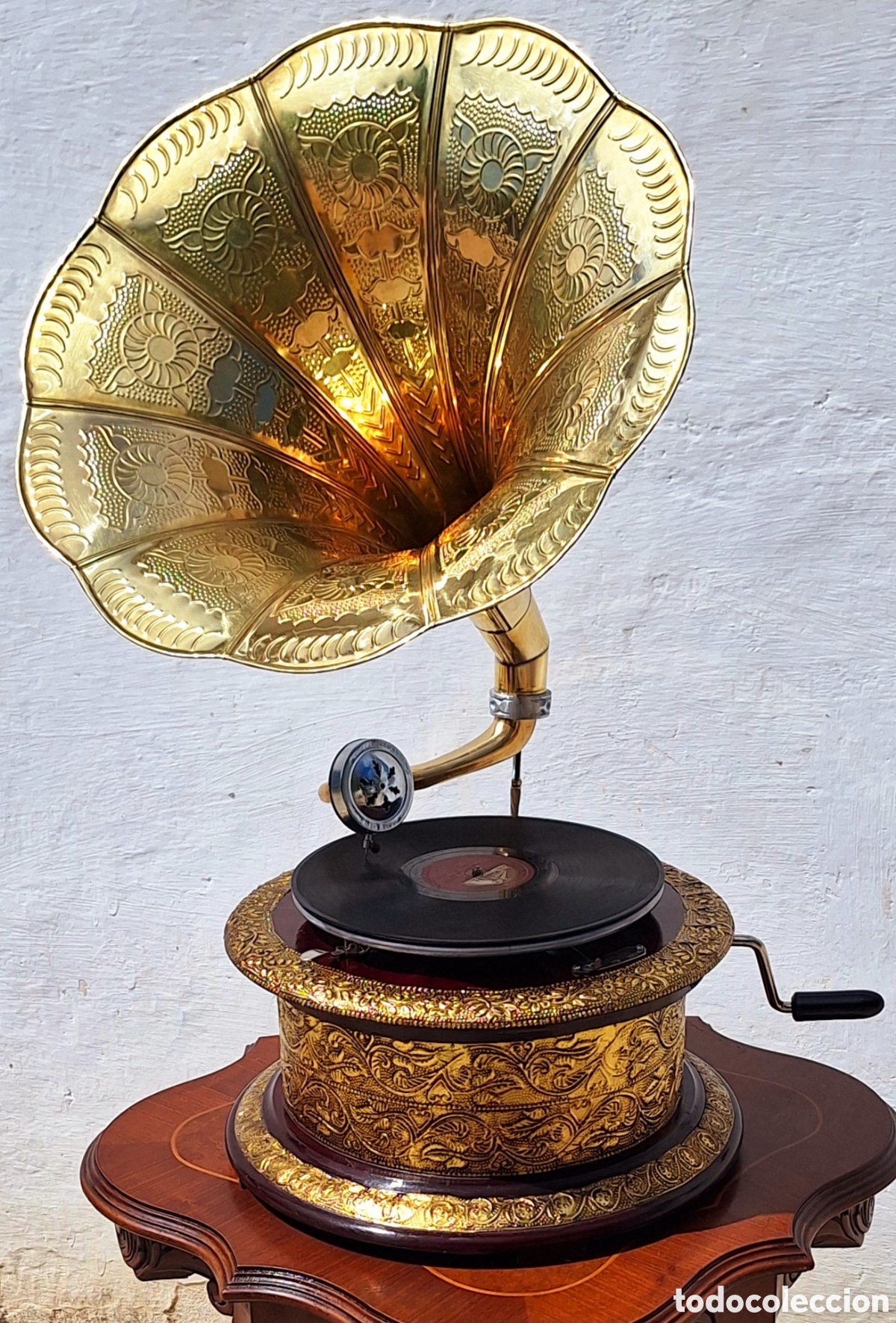 Antig&uuml;edades: Gramofono de madera y metal - Foto 1