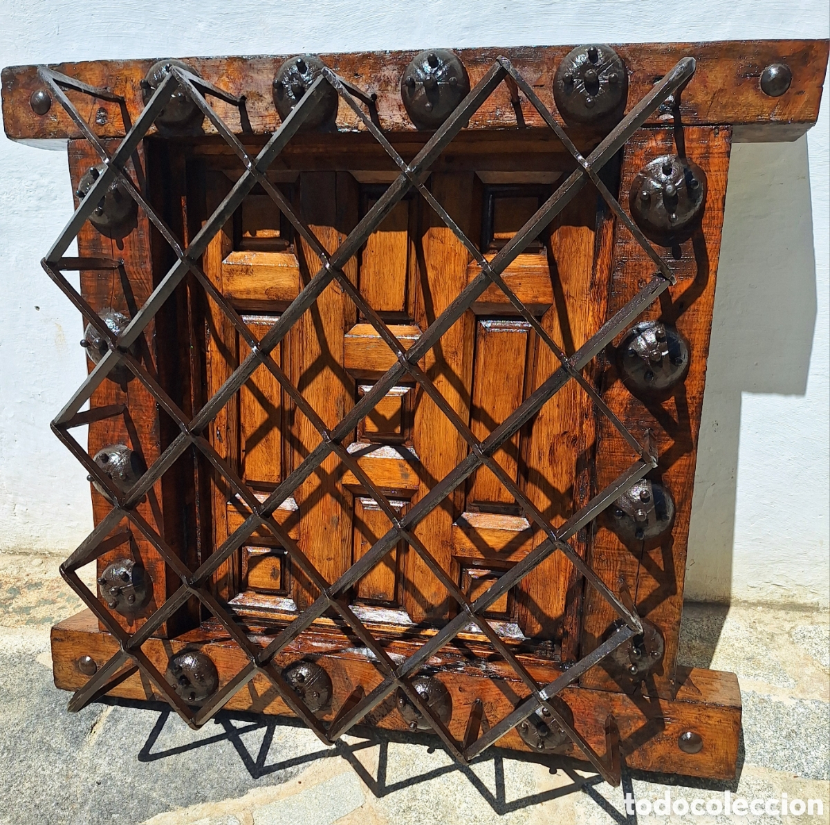 Antig&uuml;edades: Reja de convento de madera y forja - Foto 1