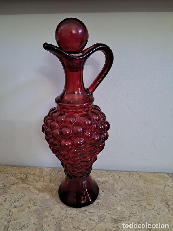 Antig&uuml;edades: LICORERA - JARRA - DE CRISTAL ROJO EN FORMA DE RACIMO DE UVAS - Foto 1